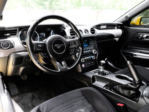 Used 2017 Ford Mustang GT w/ GT Performance Package image 3