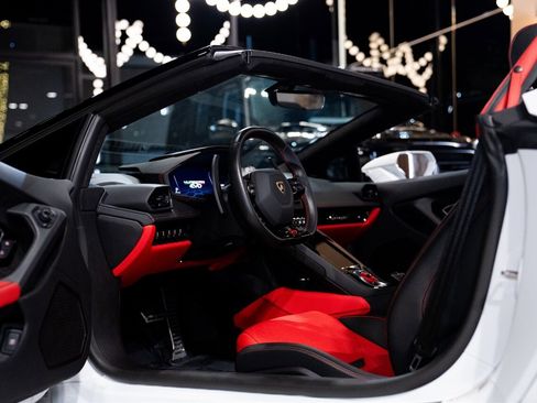 Used 2023 Lamborghini Huracan EVO image 10