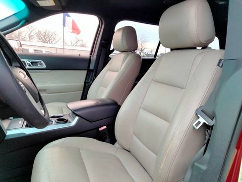 Used 2015 Ford Explorer XLT w/ Equipment Group 202A image 10