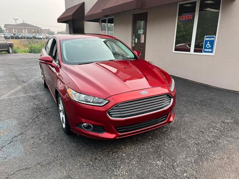 Used 2013 Ford Fusion SE FWD image 2