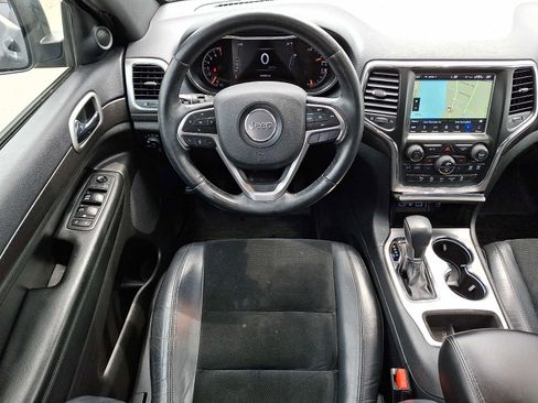 Used 2018 Jeep Grand Cherokee Altitude AWD/4WD image 12