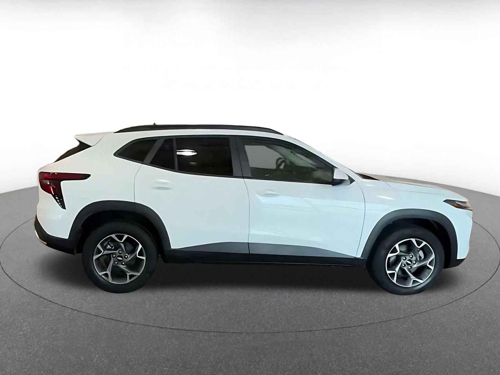 Used 2025 Chevrolet Trax LT w/ LT Convenience Package FWD image 15