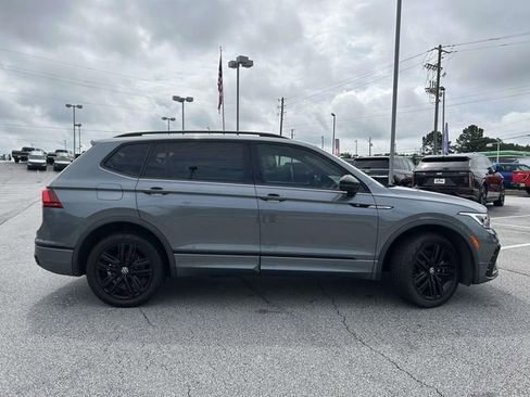 Used 2022 Volkswagen Tiguan SE R-Line FWD image 2