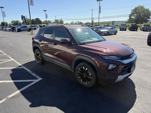 Used 2023 Chevrolet TrailBlazer LT w/ Convenience Package AWD/4WD image 3