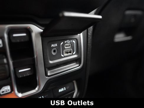 Used 2024 Jeep Wrangler Sahara image 10