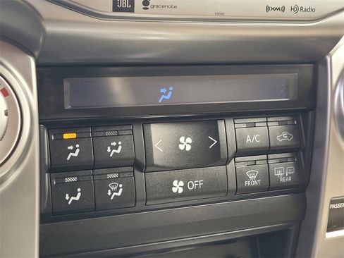 Used 2016 Toyota 4Runner Limited image 22