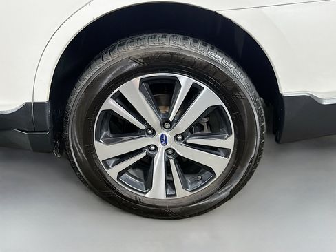 Used 2019 Subaru Outback 3.6R Limited AWD/4WD image 32