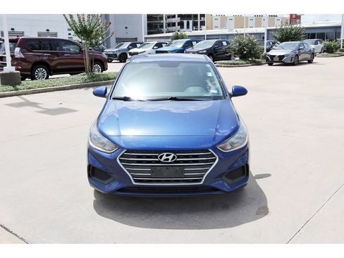 Used 2022 Hyundai Accent SE FWD image 2