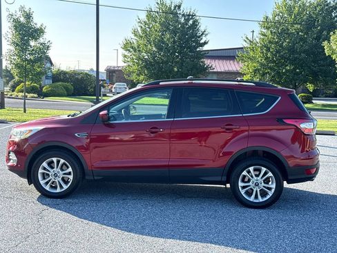 Used 2017 Ford Escape SE w/ Equipment Group 201A AWD/4WD image 4