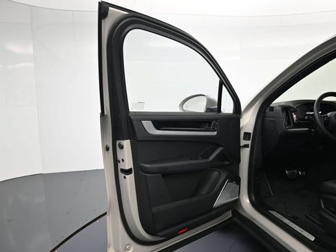 Used 2026 Porsche Cayenne S AWD/4WD image 16