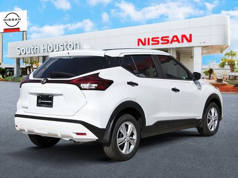 New 2025 Nissan Kicks Play S FWD image 4