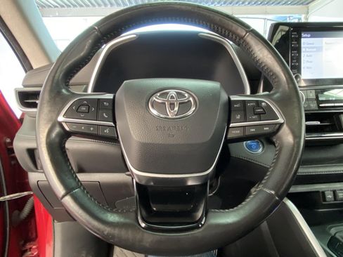 Used 2020 Toyota Highlander XLE image 31