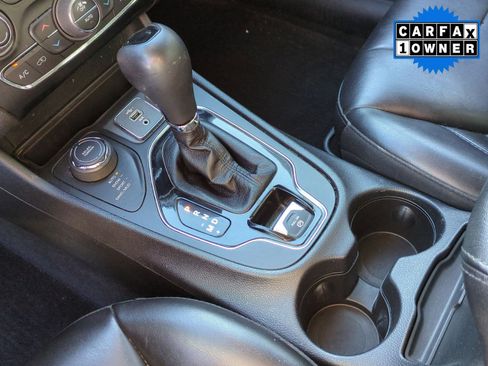 Used 2019 Jeep Cherokee Latitude Plus image 21