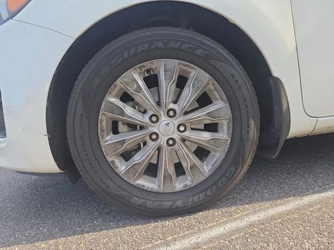 Used 2016 Kia Sedona EX FWD image 2