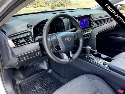 Used 2025 Toyota Camry LE FWD image 5