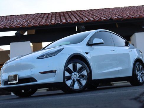 Used 2021 Tesla Model Y Long Range AWD/4WD image 3