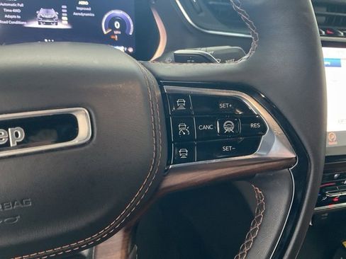 Used 2023 Jeep Grand Cherokee Summit w/ Luxury Tech Group V image 12