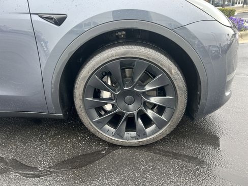 Used 2023 Tesla Model Y Long Range image 13