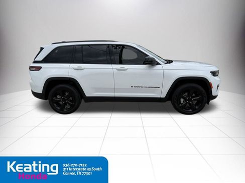 Used 2023 Jeep Grand Cherokee Limited w/ Black Appearance Package AWD/4WD image 5