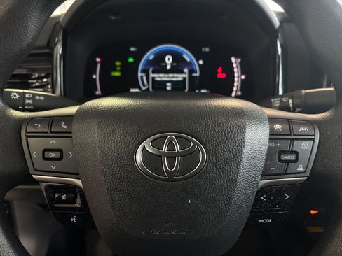 Used 2025 Toyota Camry LE image 27