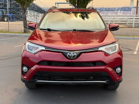 Used 2018 Toyota RAV4 XLE AWD/4WD image 12