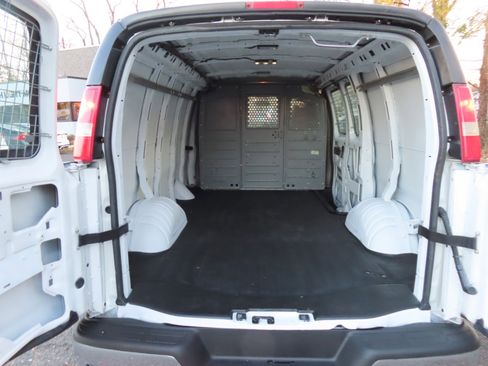 Used 2015 Chevrolet Express 2500 image 12