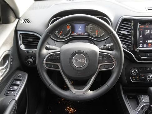 Used 2019 Jeep Cherokee Limited FWD image 17
