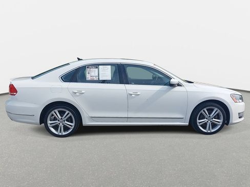 Used 2015 Volkswagen Passat TDI SEL Premium FWD image 4