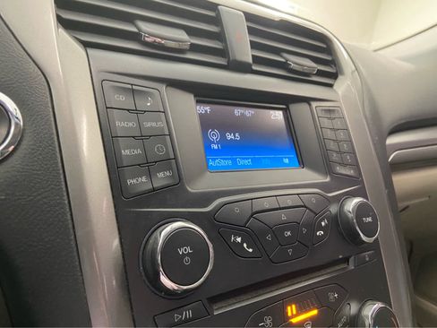 Used 2018 Ford Fusion SE image 24