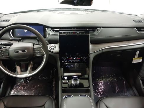 New 2025 Jeep Grand Cherokee L Limited image 26