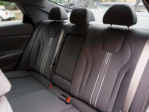 Used 2024 Hyundai Elantra SEL w/ Convenience Package image 21