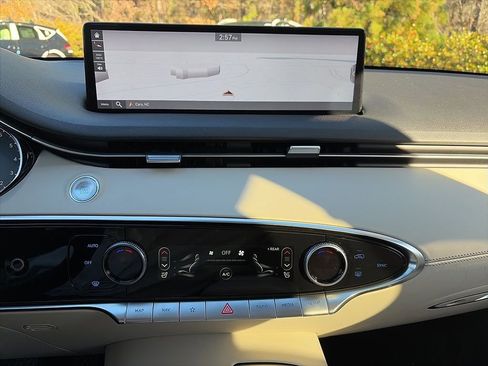 Used 2025 Genesis GV70 2.5T image 8