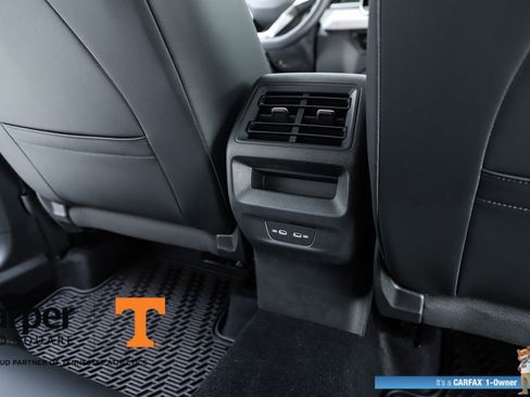 Used 2025 Volkswagen Tiguan SE FWD image 76
