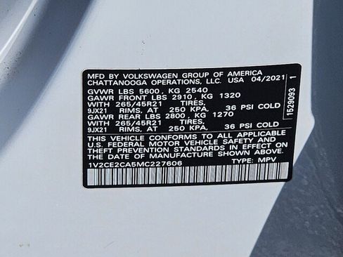 Certified 2021 Volkswagen Atlas Cross Sport SEL R-Line FWD image 30