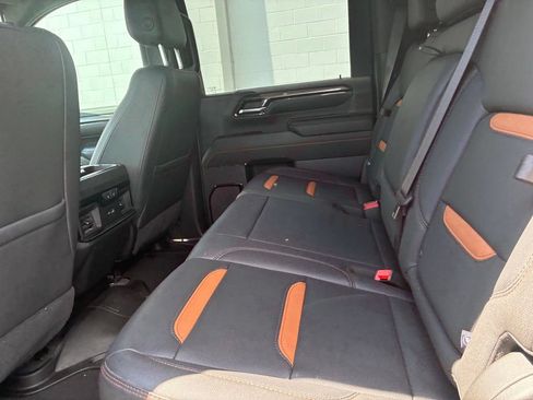 Used 2024 GMC Sierra 2500 AT4 w/ AT4 Preferred Package AWD/4WD image 11