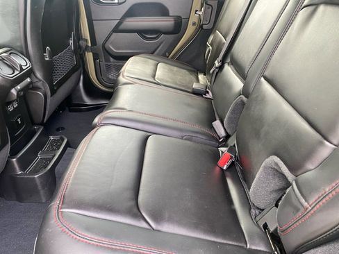 Used 2025 Jeep Wrangler Unlimited Rubicon image 16