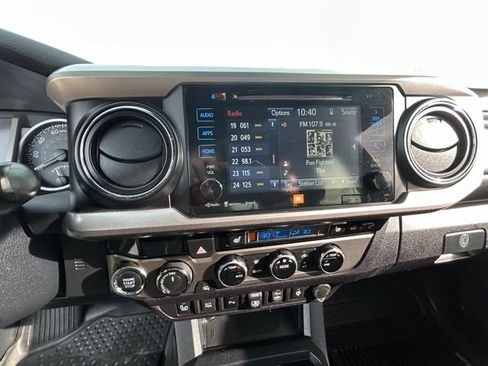 Used 2018 Toyota Tacoma Limited image 16