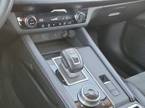 Used 2024 Mitsubishi Outlander SE image 18