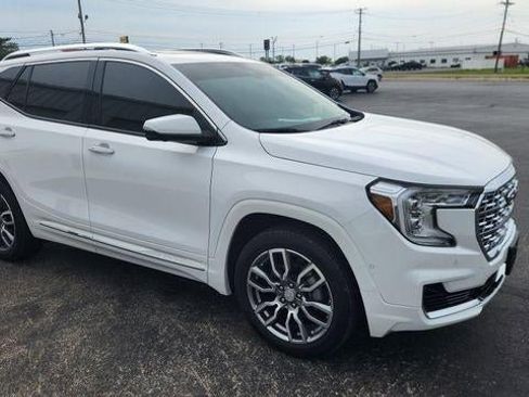 Used 2024 GMC Terrain Denali w/ Denali Premium Package AWD/4WD image 4