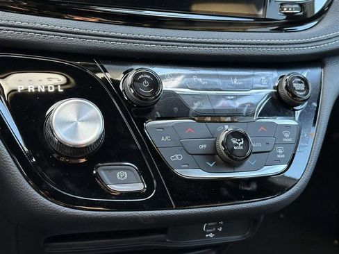 New 2026 Chrysler Pacifica Select image 6