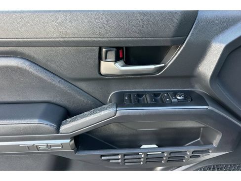 Used 2025 Toyota Tacoma TRD Sport w/ TRD Sport Upgrade Package AWD/4WD image 11