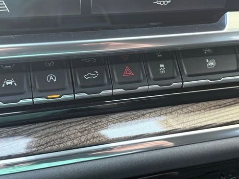 Certified 2023 Chevrolet Silverado 1500 LT AWD/4WD image 40