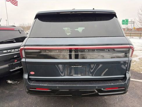 New 2026 Lincoln Navigator Reserve w/ Jet Appearance Package AWD/4WD image 4