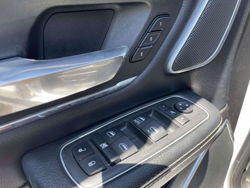Used 2022 RAM 1500 Laramie AWD/4WD image 6
