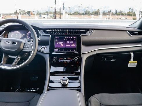 New 2025 Jeep Grand Cherokee Laredo X image 13