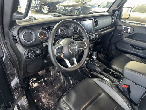 Used 2019 Jeep Wrangler Unlimited Sahara image 19