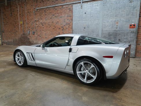 Used 2010 Chevrolet Corvette Grand Sport w/ Preferred Equipment Group RWD image 11