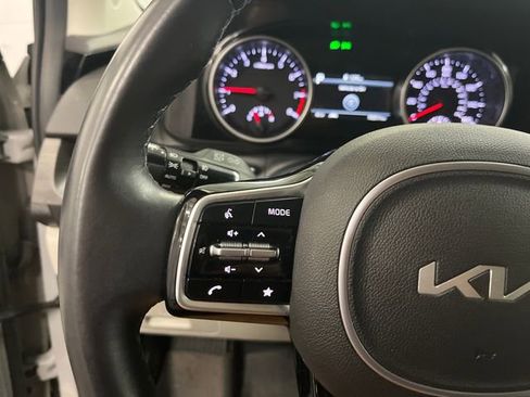 Certified 2022 Kia Carnival SX image 20