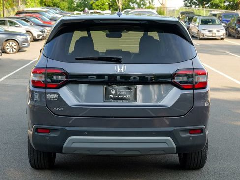 Used 2025 Honda Pilot EX-L image 6