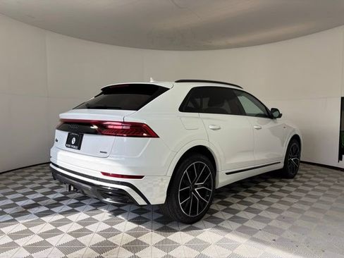Used 2023 Audi Q8 Prestige image 7